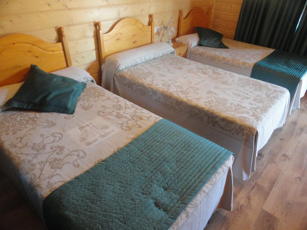 Motel San Isidro Villarrubio Екстер'єр фото